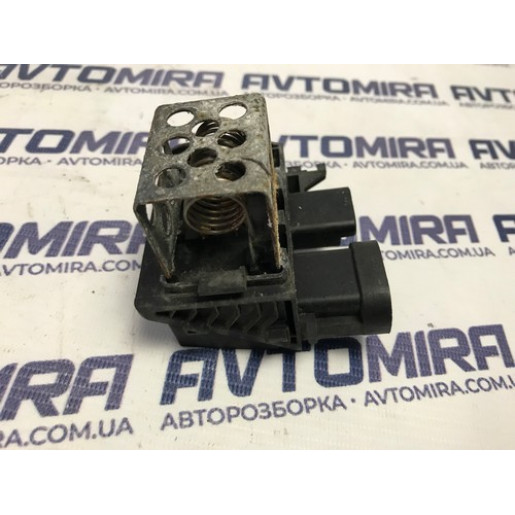 Резистор вентилятора Peugeot 308 1.6BlueHDI 2013-2021 9673999980
